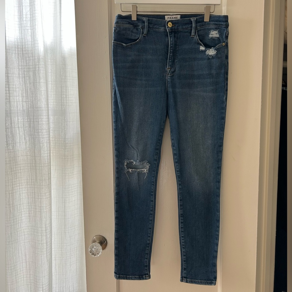 Frame Le High Skinny Distressed Jean in Size 32
